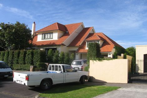 Photo of property in 13 Maungakiekie Avenue, Greenlane, Auckland, 1051