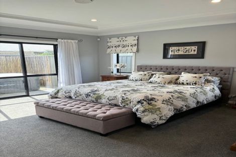 Photo of property in 39 Heynes Place, Clive, 4102