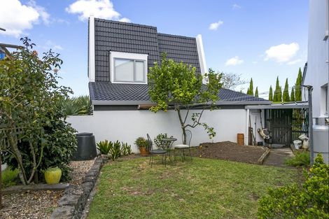 Photo of property in 3/212 Hurstmere Road, Takapuna, Auckland, 0622