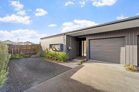 Photo of property in 12 Kuparu Lane, Red Beach, 0932