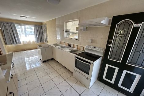 Photo of property in 21 Convair Crescent, Mangere, Auckland, 2022