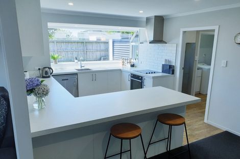 Photo of property in 122 Heta Road, Highlands Park, New Plymouth, 4312