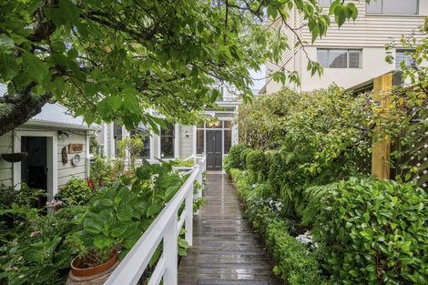 Photo of property in 17 Park Street, Thorndon, Wellington, 6011