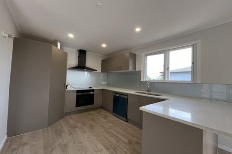 Photo of property in 138 Luckens Road, West Harbour, Auckland, 0618