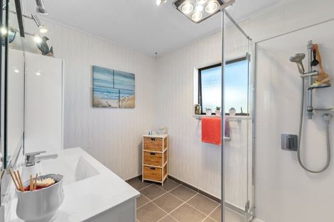 Photo of property in 19a Litchfield Place, Clarks Beach, 2122