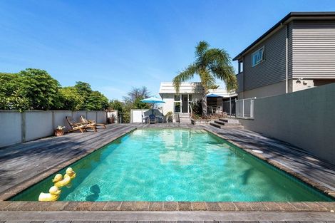 Photo of property in 166 Stapleford Crescent, Browns Bay, Auckland, 0630