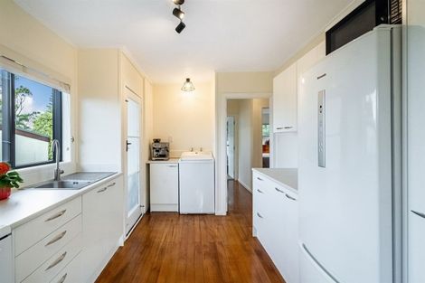 Photo of property in 2/539 Glenfield Road, Glenfield, Auckland, 0629