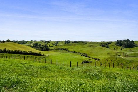 Photo of property in 325a Awai Road, Tarurutangi, New Plymouth, 4372