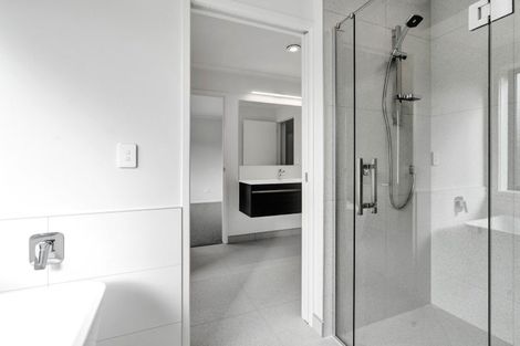 Photo of property in 31 Ninia Road, Paraite, New Plymouth, 4373