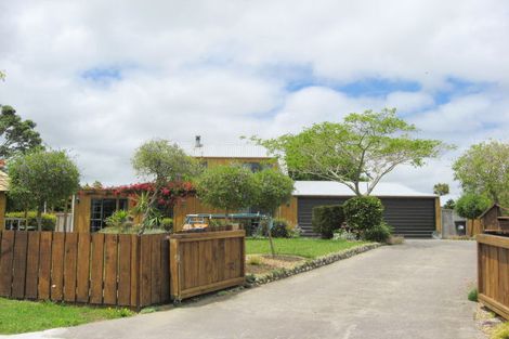 Photo of property in 13 Landon Place, Pukekohe, 2120