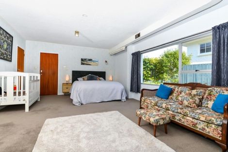 Photo of property in 18 Gilbass Avenue, Hamilton Lake, Hamilton, 3204