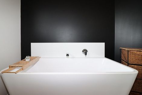 Photo of property in 1 Routhan Way, Carterton, 5713