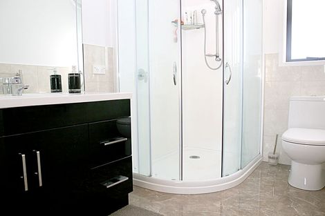 Photo of property in 10 Cooladerry Place, Rosehill, Papakura, 2113