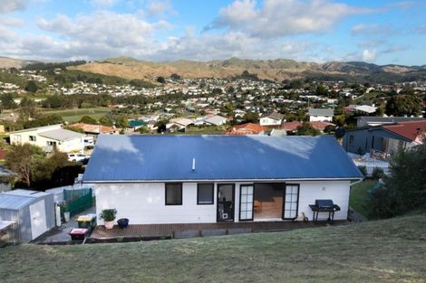 Photo of property in 7 Sombrero View, Ascot Park, Porirua, 5024