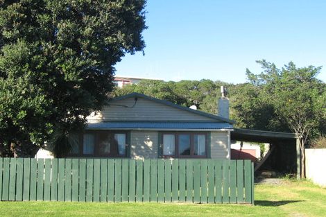 Photo of property in 18 Ngaio Street, Otaki Beach, Otaki, 5512