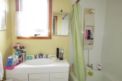 Photo of property in 27 Lyndhurst Street, Westport, 7825