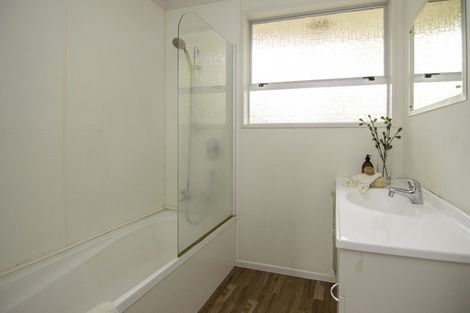 Photo of property in 8a Earl Place, Hokowhitu, Palmerston North, 4410