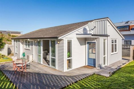 Photo of property in 51 Kapiti Crescent, Titahi Bay, Porirua, 5022