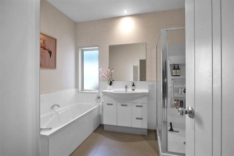 Photo of property in 10 Sampson Avenue, Waiwhakaiho, New Plymouth, 4312