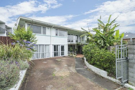 Photo of property in 9 Sutton Crescent, Papatoetoe, Auckland, 2025