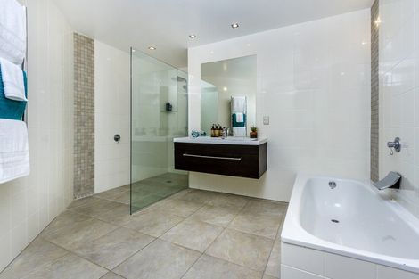 Photo of property in 1007 Beach Road, Torbay, Auckland, 0630