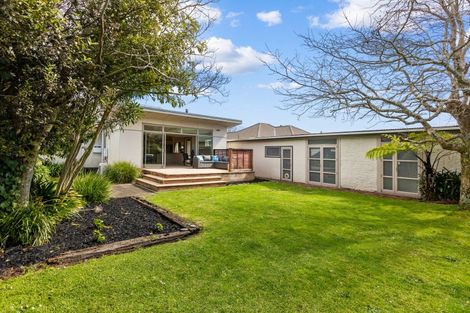 Photo of property in 121 Govett Avenue, Frankleigh Park, New Plymouth, 4310