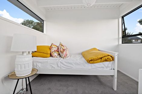 Photo of property in 3 Kathleen Street, Totara Vale, Auckland, 0627