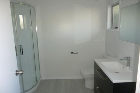 Photo of property in 5n The Esplanade, Eastern Beach, Auckland, 2012