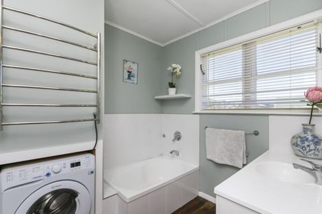 Photo of property in 27 Monowai Road, Johnsonville, Wellington, 6037