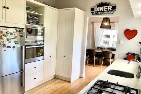 Photo of property in 11 Ocean View Road, Milford, Auckland, 0620