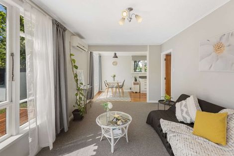 Photo of property in 4 Crewe Crescent, Hokowhitu, Palmerston North, 4410