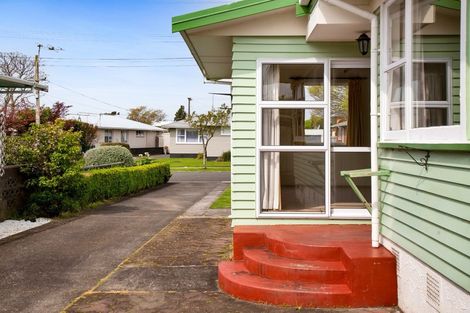 Photo of property in 12 Manu Crescent, Upper Vogeltown, New Plymouth, 4310