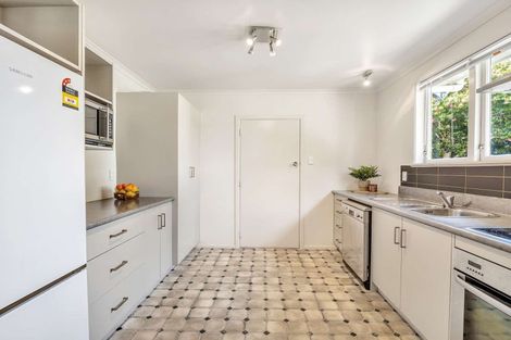 Photo of property in 14 Antrim Place, Hokowhitu, Palmerston North, 4410