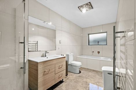 Photo of property in 102b San Marino Drive West, Henderson, Auckland, 0612