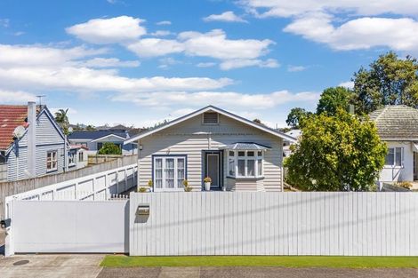 Photo of property in 3 Freyberg Avenue, Papatoetoe, Auckland, 2104