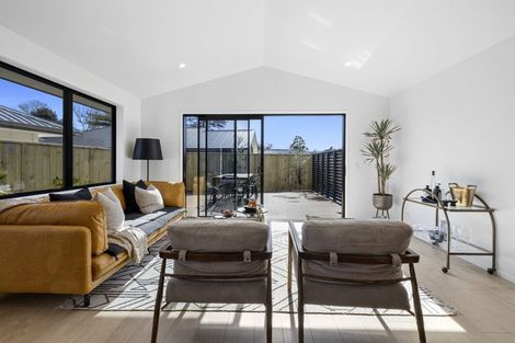 Photo of property in 35 Sycamore Grove, Lower Vogeltown, New Plymouth, 4310