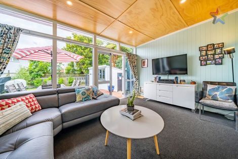 Photo of property in 6 Puriri Street, Eastbourne, Lower Hutt, 5013