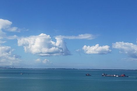 Photo of property in 102 Beach Road, Onerahi, Whangarei, 0110