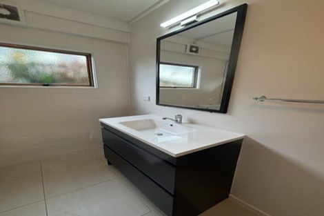 Photo of property in 24 Dallas Place, New Windsor, Auckland, 0600