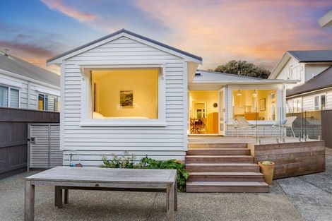 Photo of property in 73 Oroua Street, Eastbourne, Lower Hutt, 5013