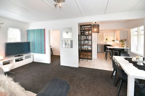 Photo of property in 19 Vipond Road, Stanmore Bay, Whangaparaoa, 0932