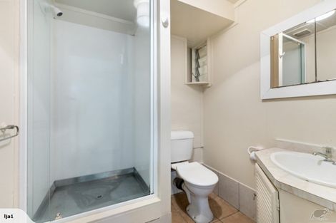 Photo of property in 2/9 College Road, Northcote, Auckland, 0627