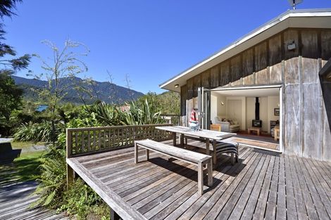 Photo of property in 3215 Archers Road, Tennyson Inlet, 7195