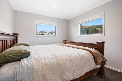 Photo of property in 17 Kepler Way, Aotea, Porirua, 5024