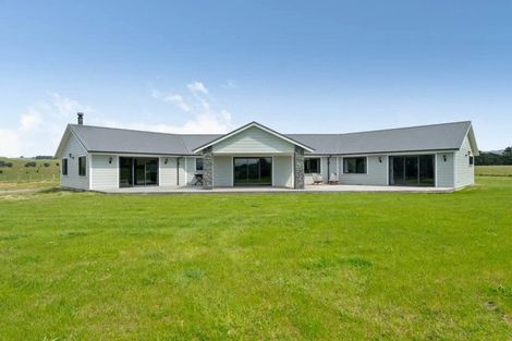 Photo of property in 117 Ruakokoputuna Road, Ruakokoputuna, Martinborough, 5781