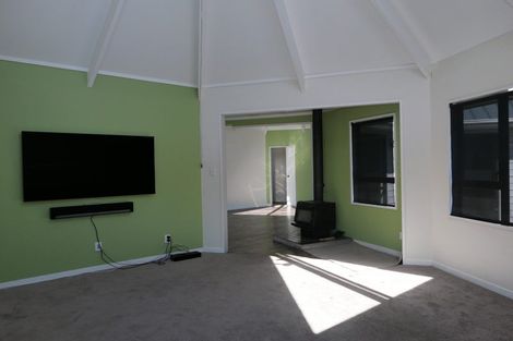 Photo of property in 3 Nugget Grove, Raumati Beach, Paraparaumu, 5032