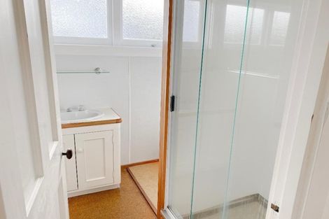 Photo of property in 18 Bridge View Road, Birkenhead, Auckland, 0626