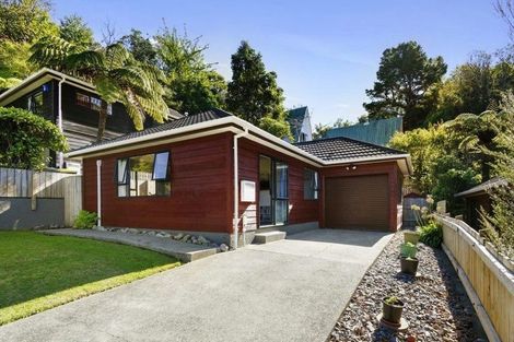 Photo of property in 2/4 Dowse Drive, Maungaraki, Lower Hutt, 5010