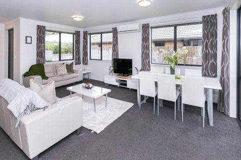 Photo of property in 8 Max Landing, Grandview Heights, Hamilton, 3200