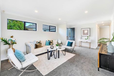 Photo of property in 35 English Oak Drive, Schnapper Rock, Auckland, 0632